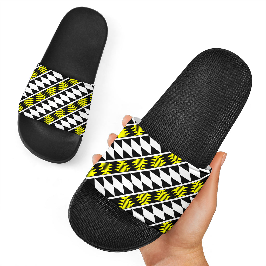 Slide Sandals With The Flint And Frog Foot Design